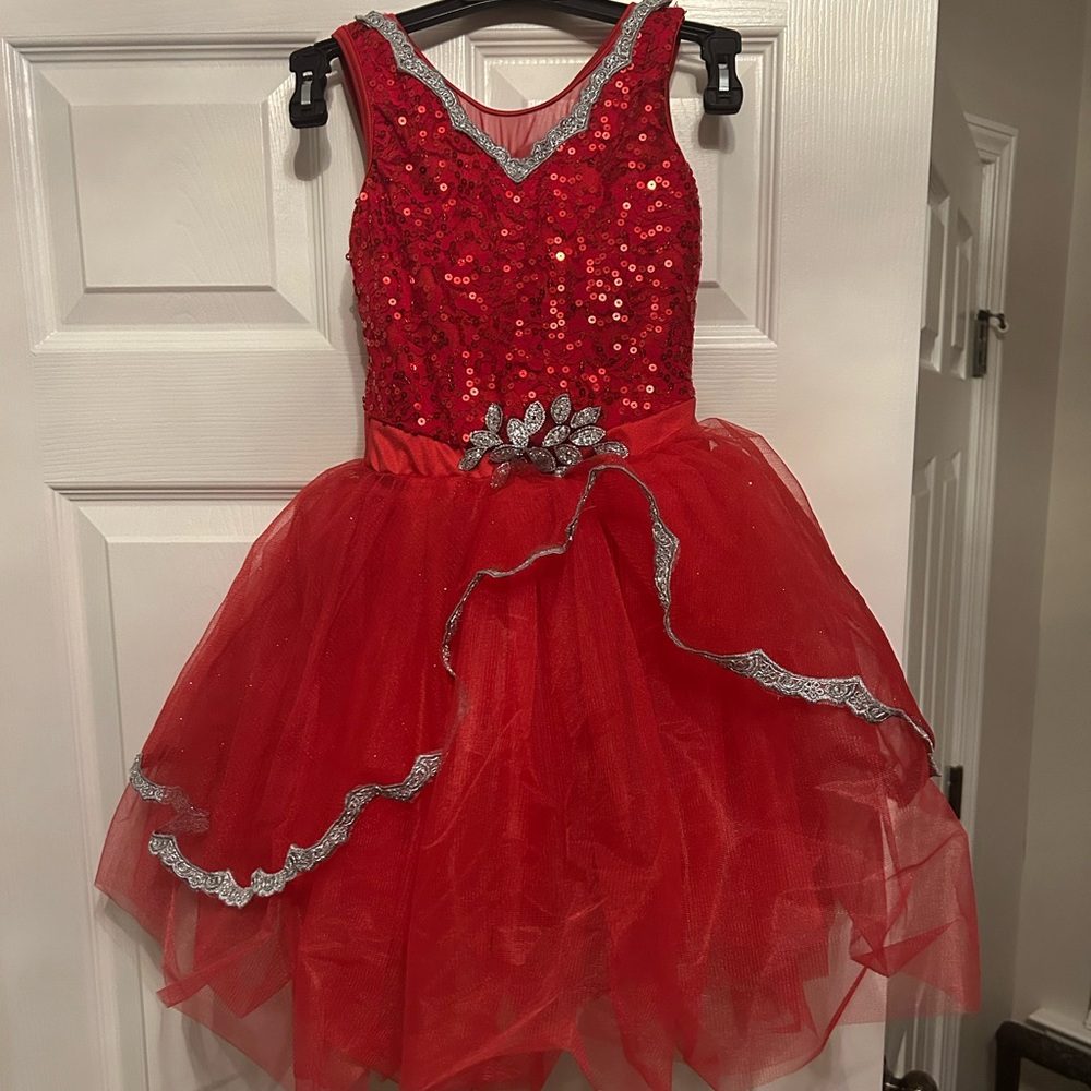 Absolutely Gorgeous sparkly red party dress.